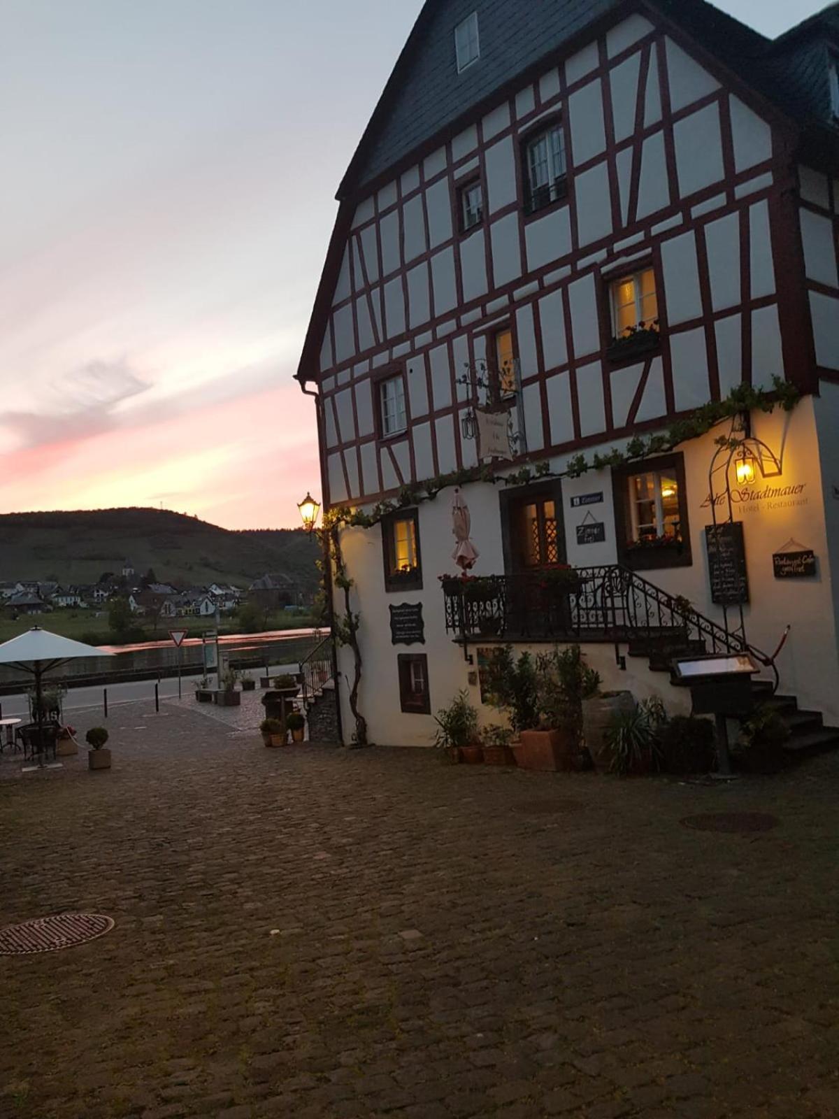 Hotel Restaurant Alte Stadtmauer Байльштайн Экстерьер фото